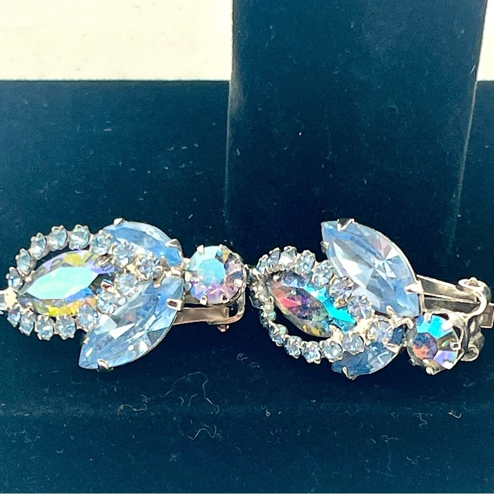 Vintage Weiss Blue Rhinestone Clip On Earrings Aurora Borealis 1950s - Picture 8 of 11